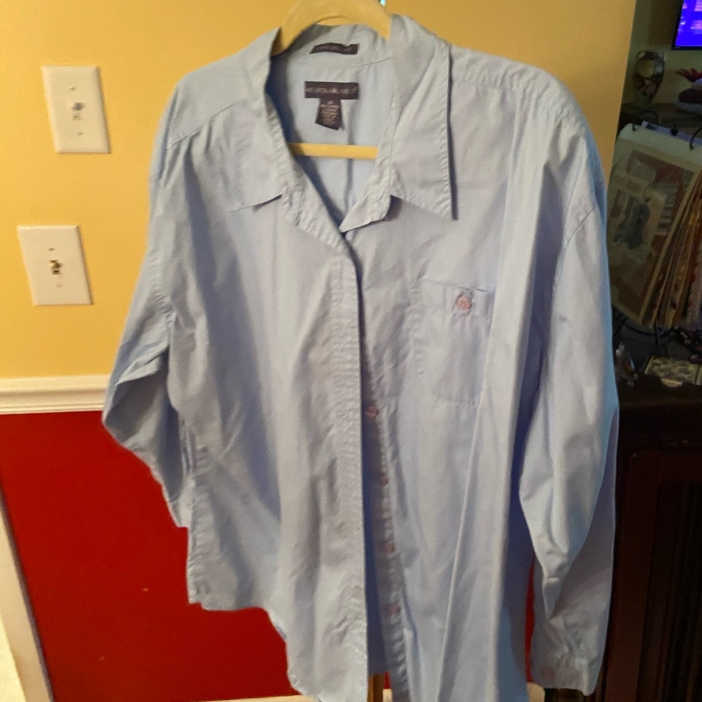 NEW LISTING - BIG SHIRT - in excellent condition.